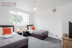 Impeccable 4-Bed Apartment in Hornchurch Hornchurch